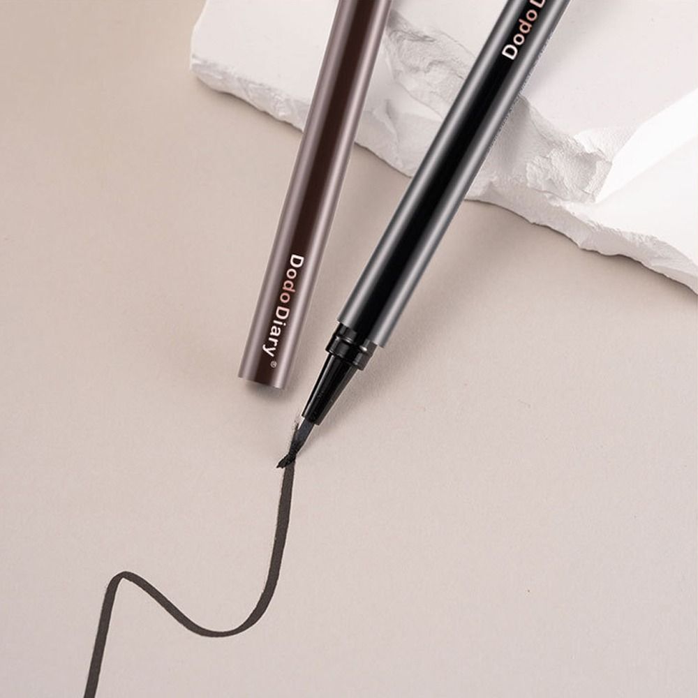 อายไลเนอร์แบบปากกาชนิดน้ำ กันน - Waterproof Liquid Eyeliner Pen บทวิจารณ์และราคา
